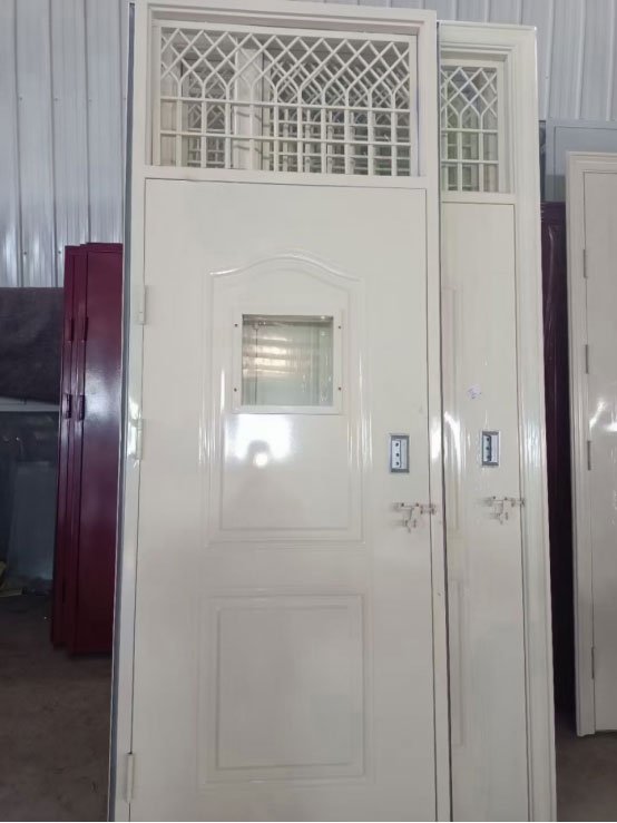 奎屯学校教室门