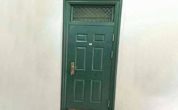 奎屯学校教室门