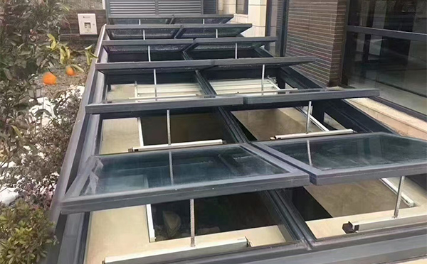 某轨道交通车辆维修车间奎屯排烟窗应用