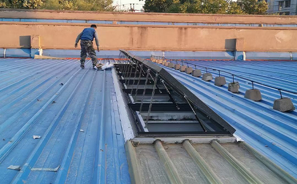 某区域性物流仓储中心奎屯排烟窗系统安装项目