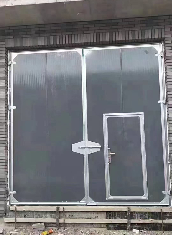 奎屯工业平开门在大型设备制造车间的应用实例