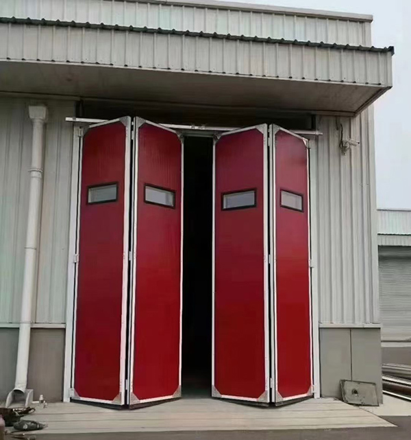 奎屯工业折叠门在大型装配车间出入口的应用实例